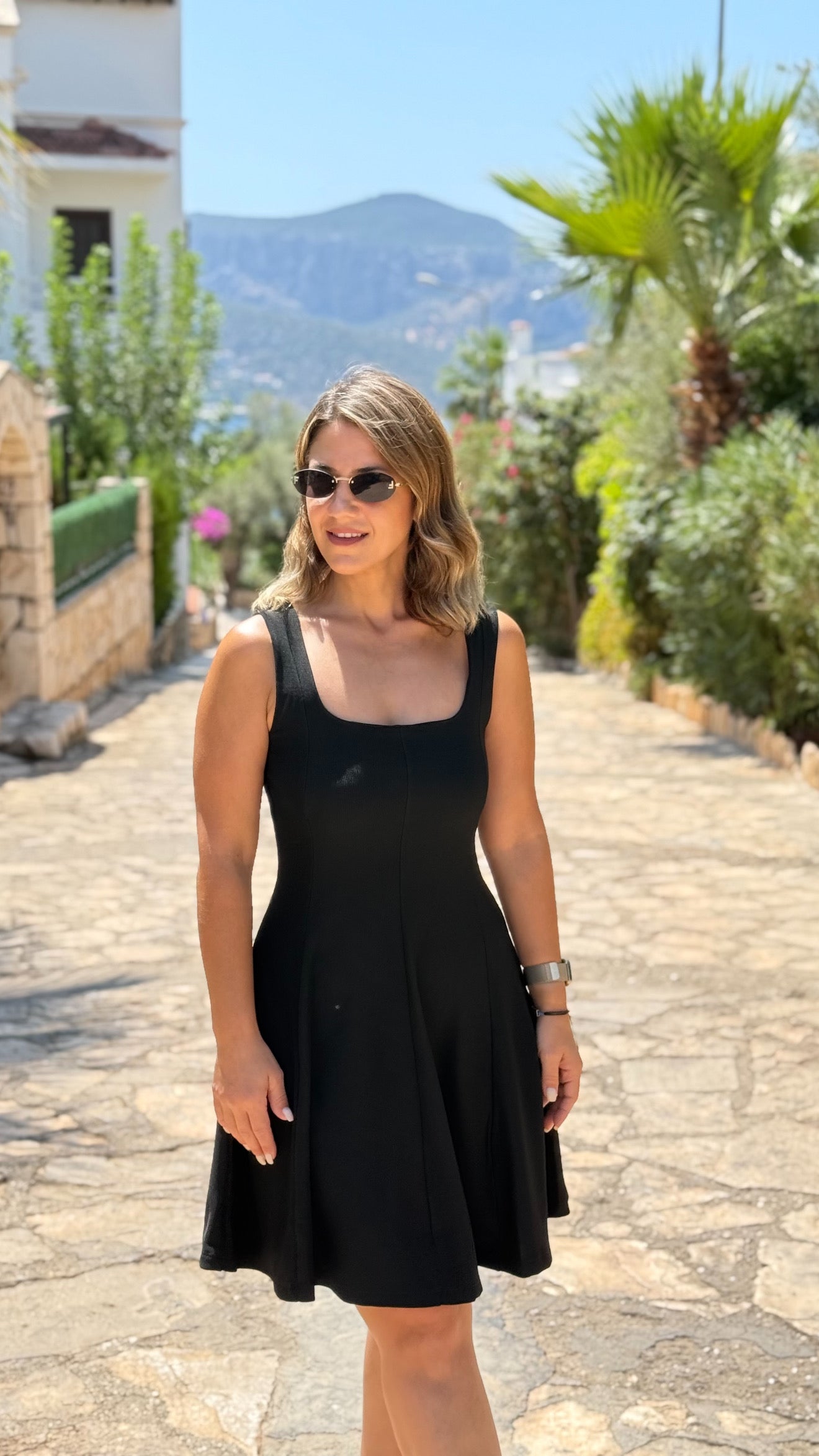 Siyah Kalın Askılı Elbise