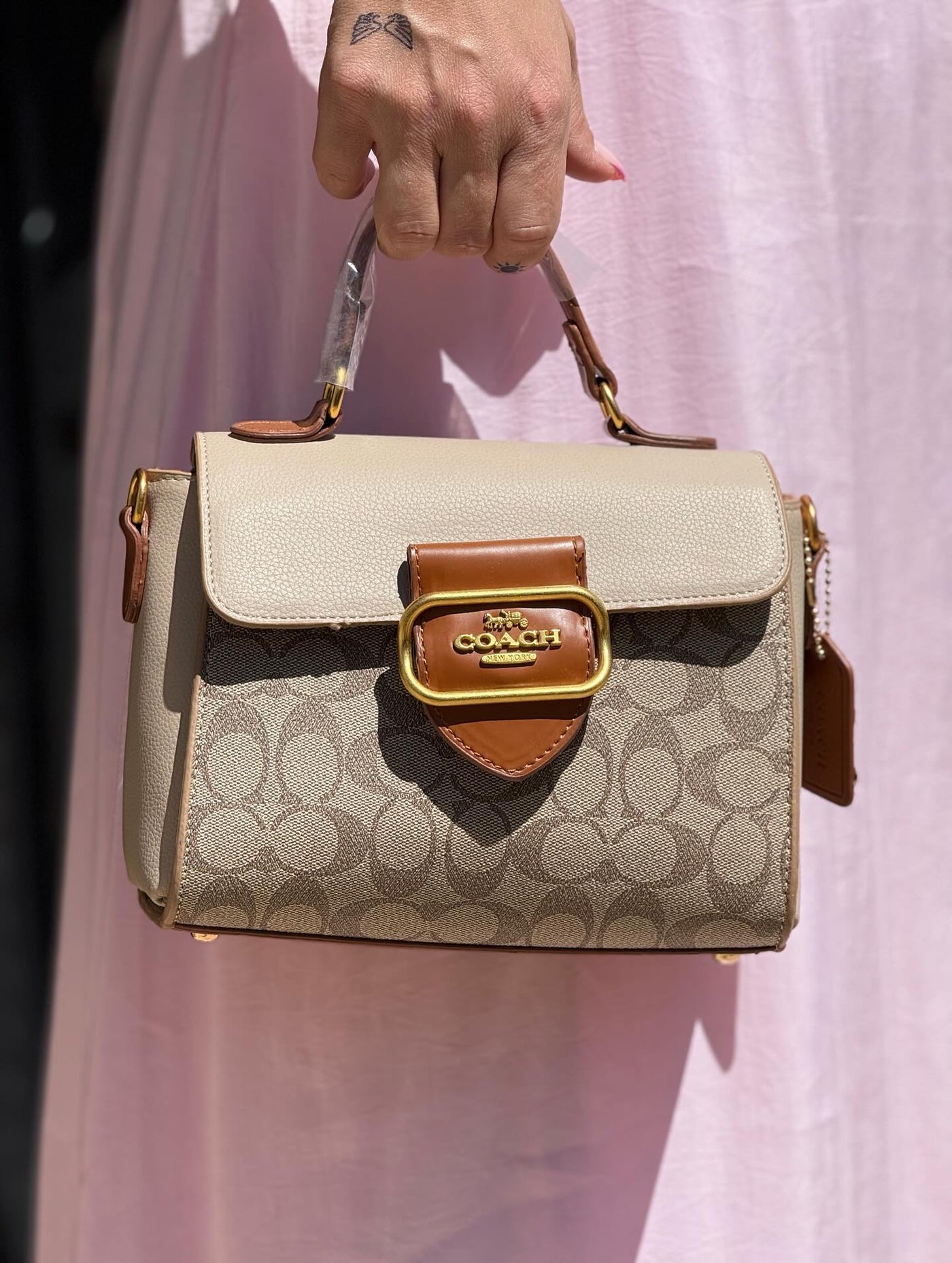 Krem Gold Aksesuar Detaylı Çanta