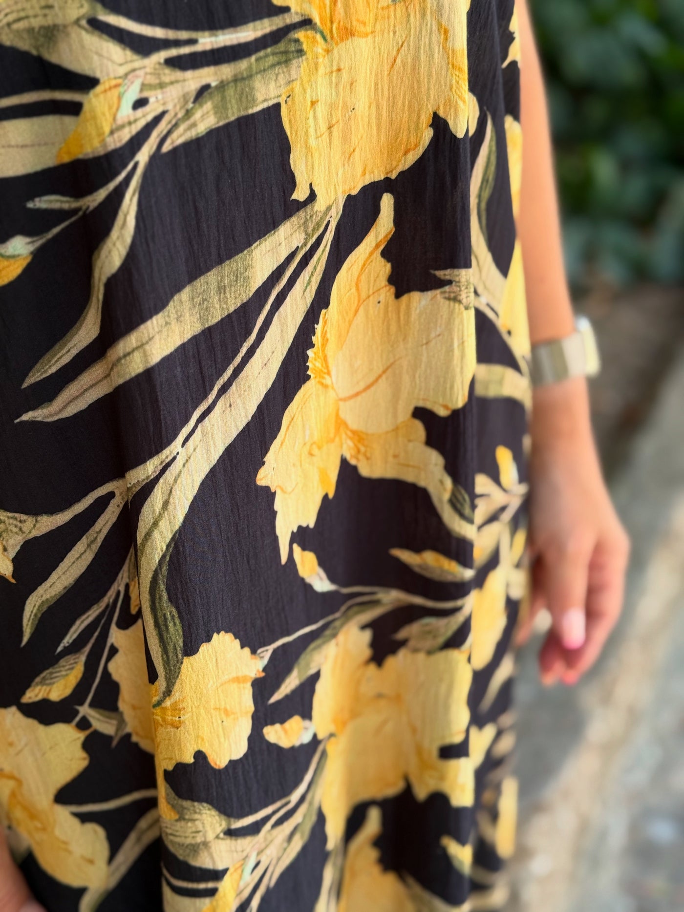 Sarı Çiçekli Siyahlı Elbise