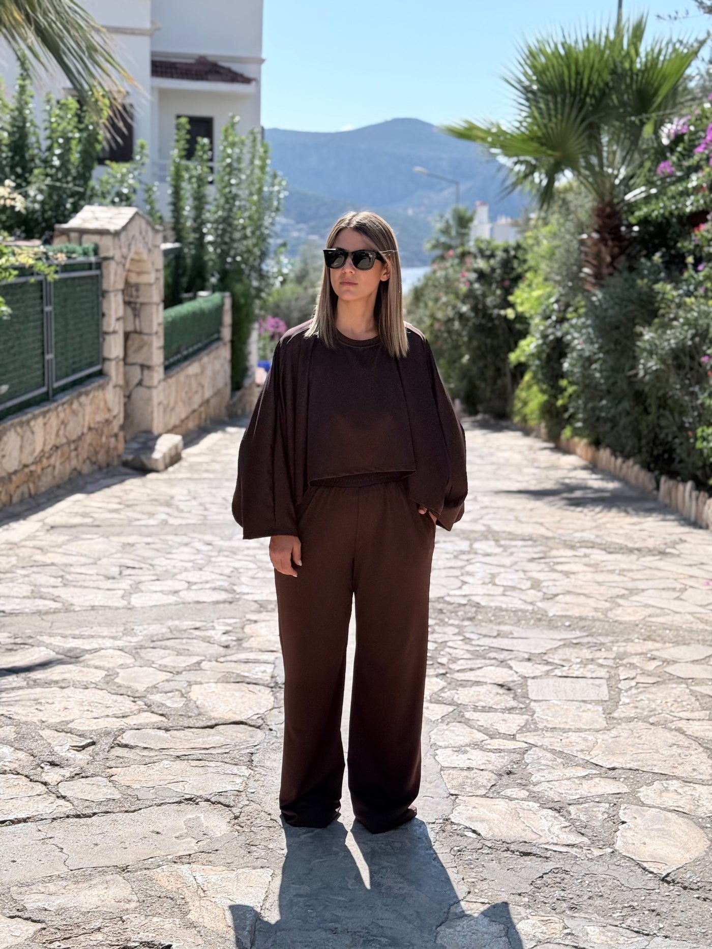 Yarasa Kol Kahverengi Pantolonlu Takım