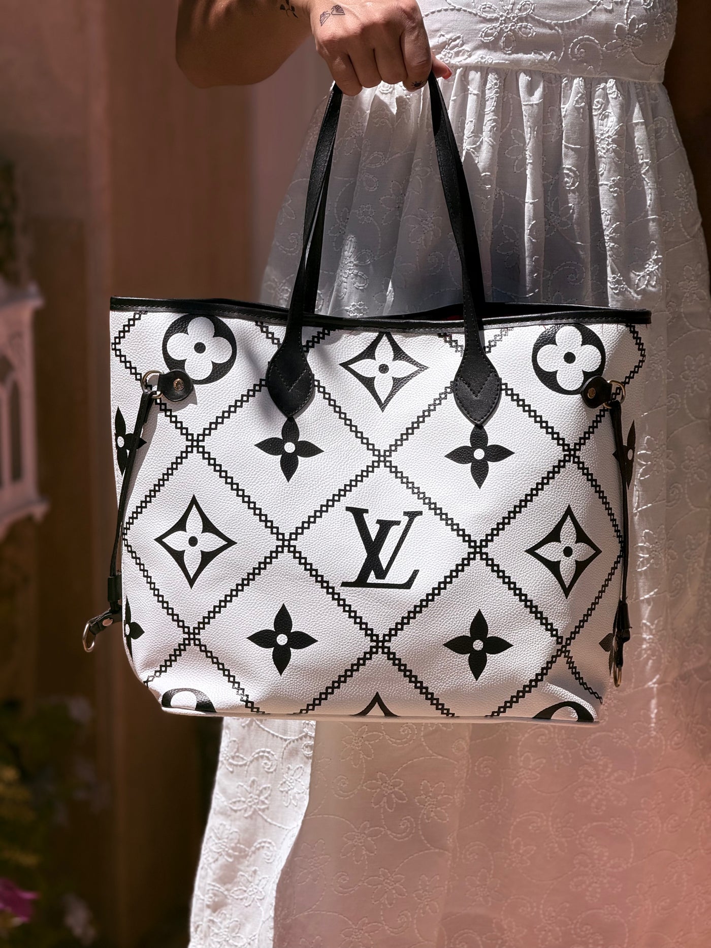 Siyah Desenli Çanta